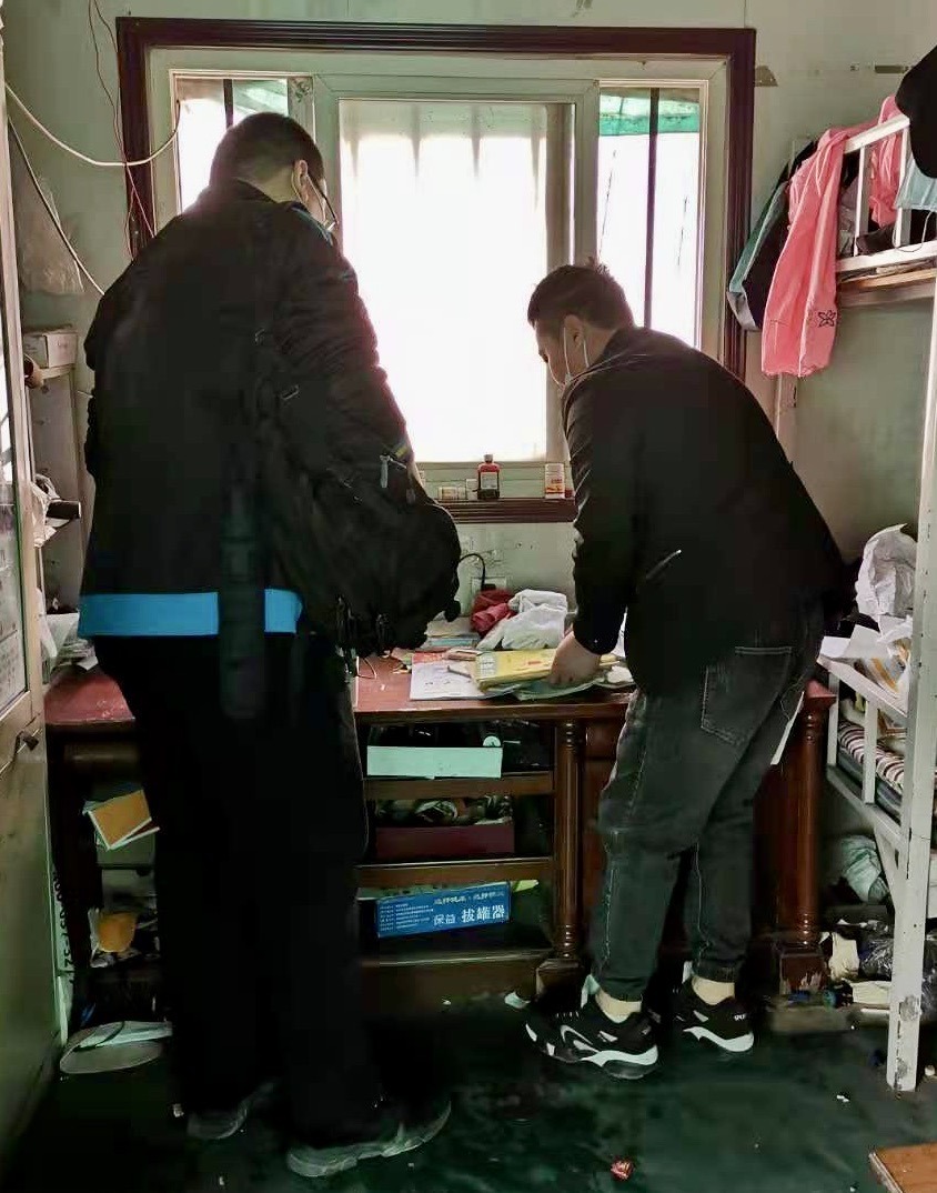 DAIS volunteers work to install a computer 2