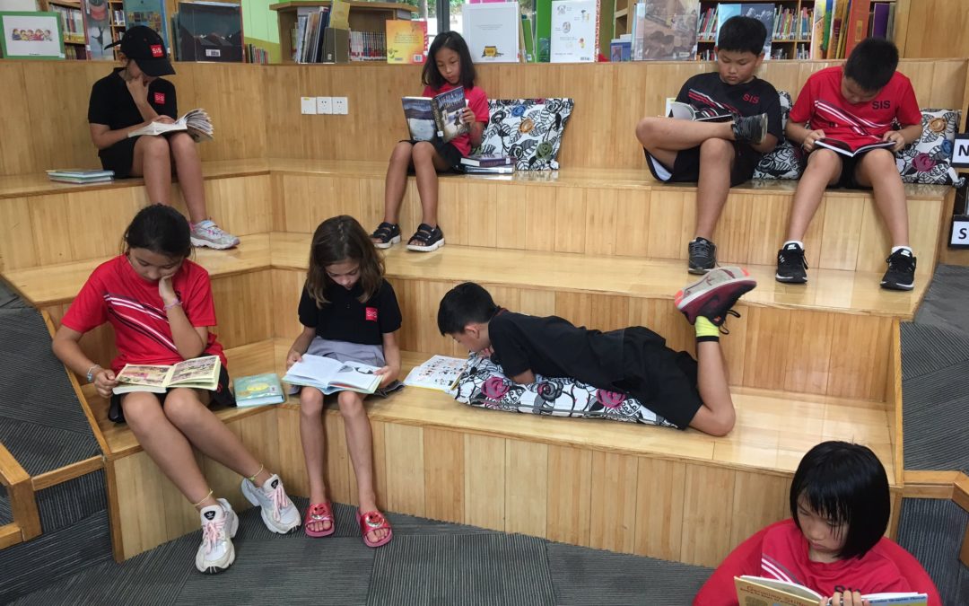 shekou-students-reading-in-library