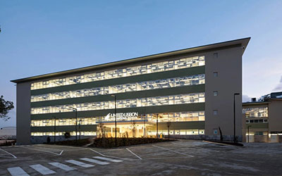 united-lisbon-international-school-at-night